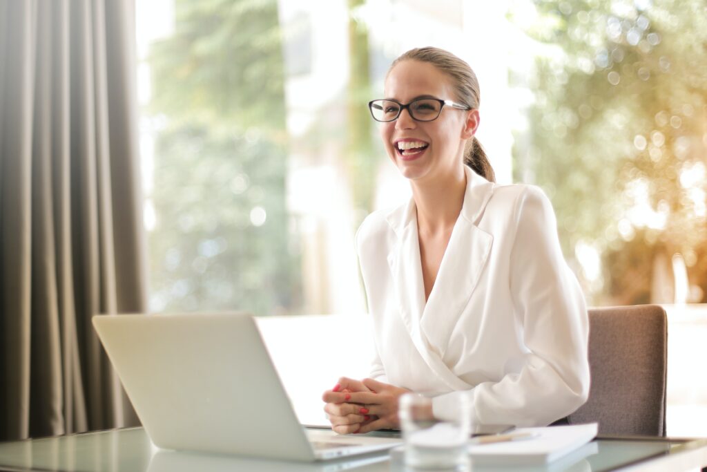 Lady smiling at her laptop